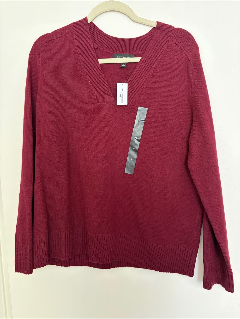 Banana Republic Women's V-Neck Sweater in Wine Red